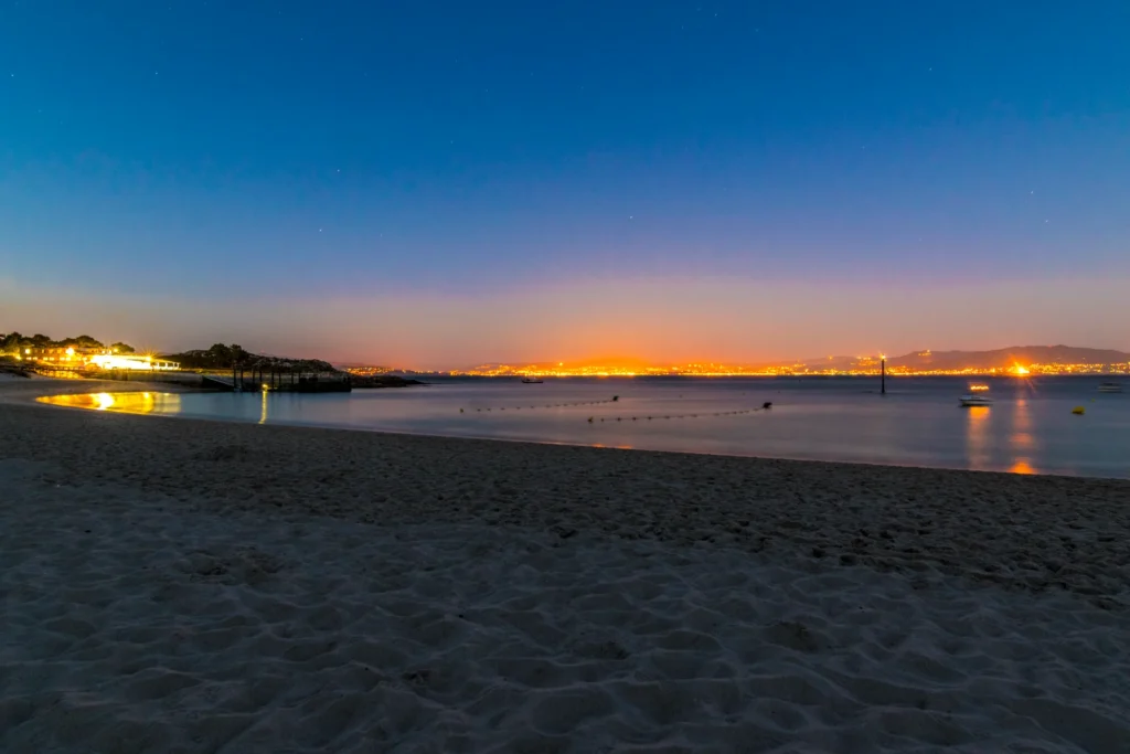 Playa de Rodas, Spanien – Mit goldfarbenem Sand und kristallklarem Wasser wird dieser Strand, der als die Karibik Europas bekannt ist, zu einem ruhigen Zufluchtsort!